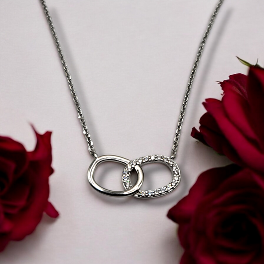 Oval Lock Pendat Necklace