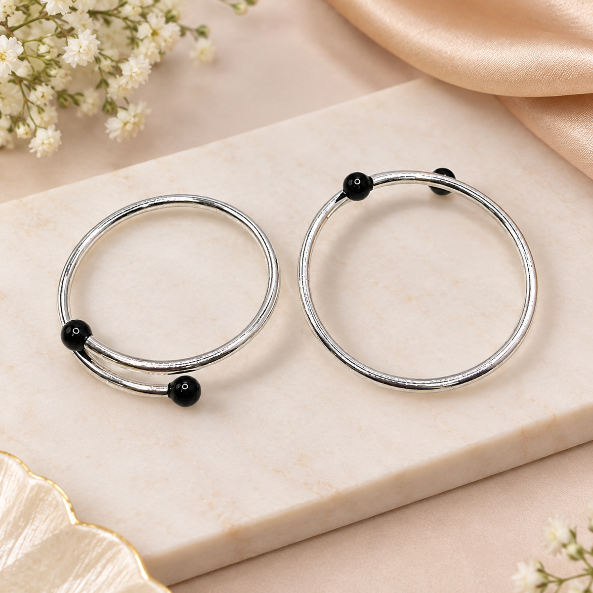 Black Accent Openable Bracelet