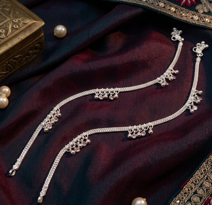 Glimmering Petal Silver Payals For Women