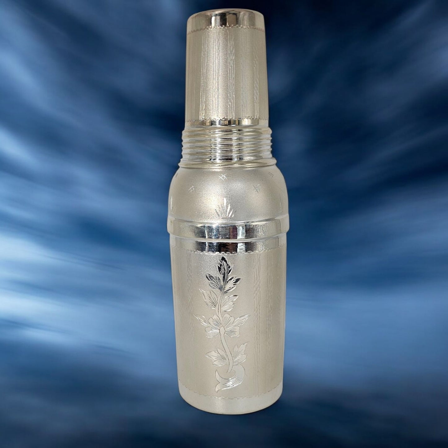 Sleek Silver Bottle with Multifunctional Lid